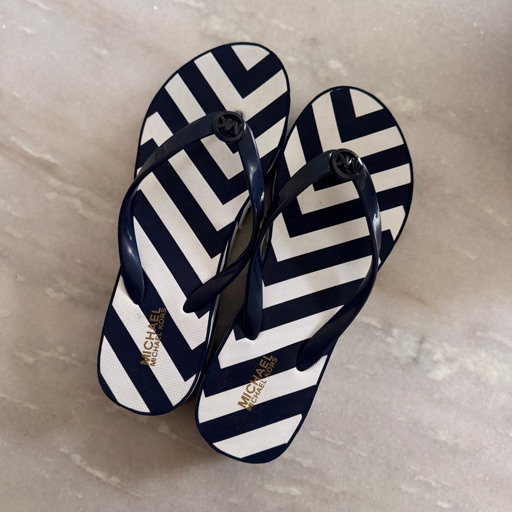 NWT Michael Kors Blue and White Flip Flop Platform Sandals - size 7